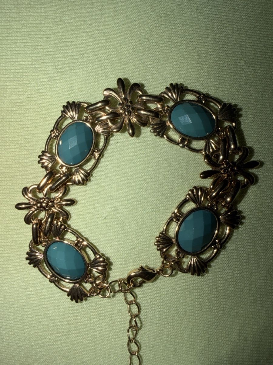 Bracciali & Braccialetti: Armband mit Steinbesatz und floralem Muster – Usato da Grafstal venduto da Kelly044