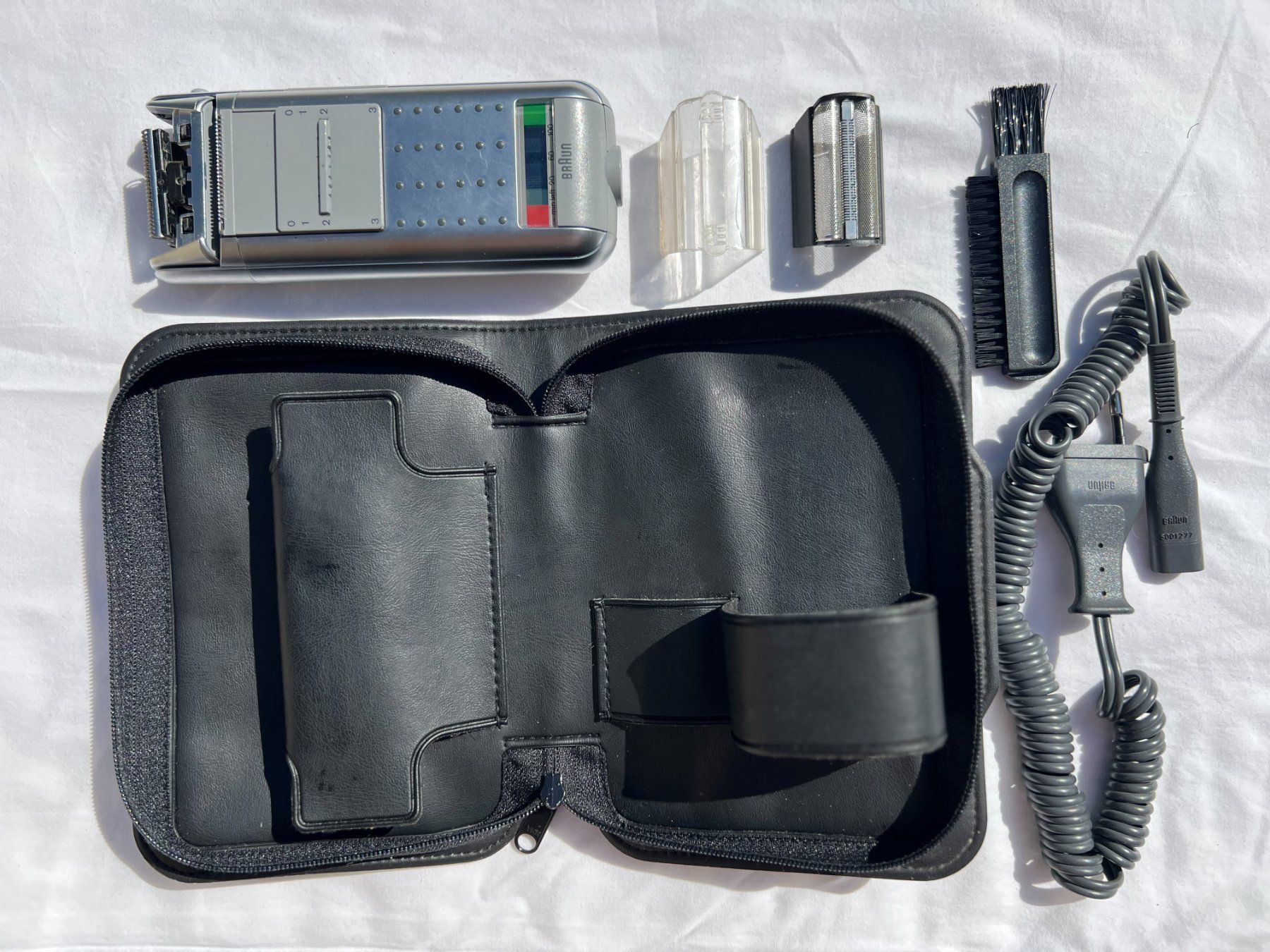 Rasierapparate & Rasierklingen: BRAUN Elektrorasierer 5550 – Gebraucht aus Wolfhalden von 010177