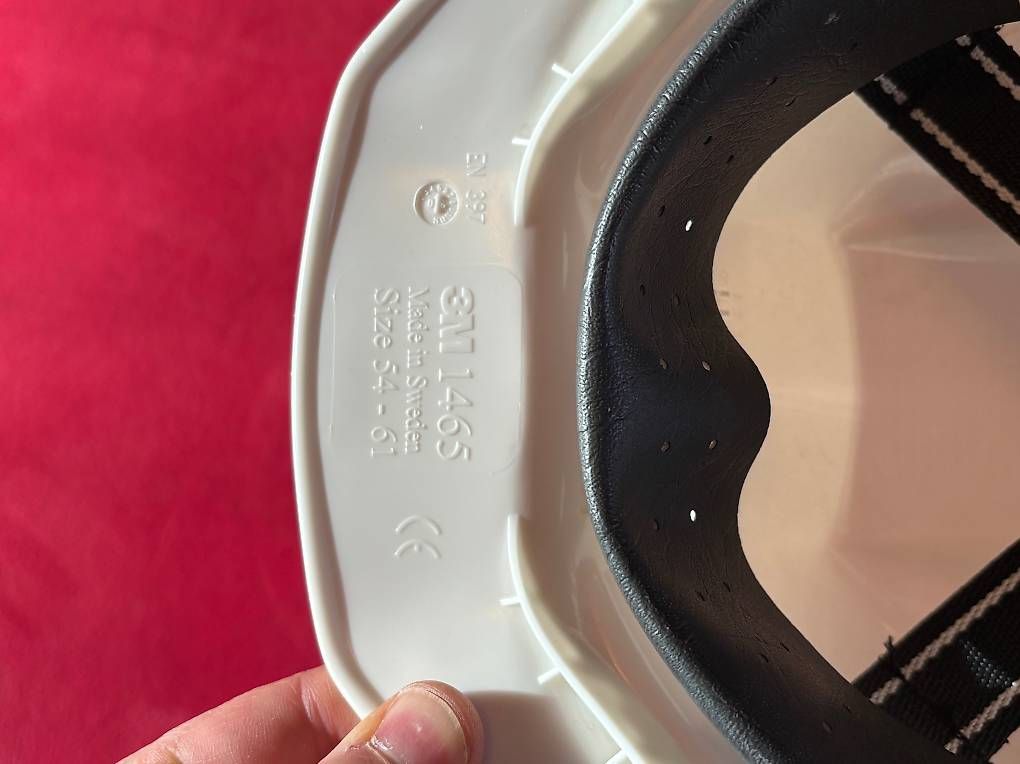 Protezione per viso e udito: Casco cantiere – Usato da Maroggia venduto da Luca_Ferrario 3