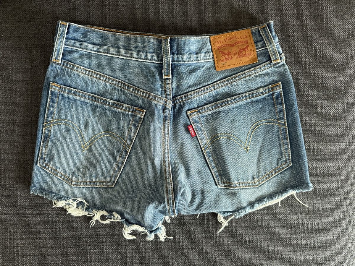 Levi's Pantaloni: Levi's Jeansshorts W25 – Usato da Zollikon venduto da snowflake10- 1