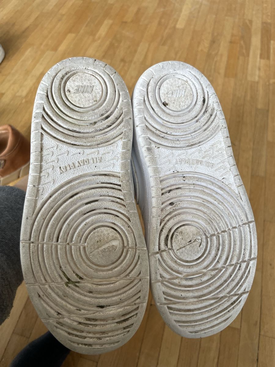 Nike Scarpe per ragazzi: Nike Turnschuh weiss gr. 27 – Usato da Schlieren venduto da kca_2mlx 2