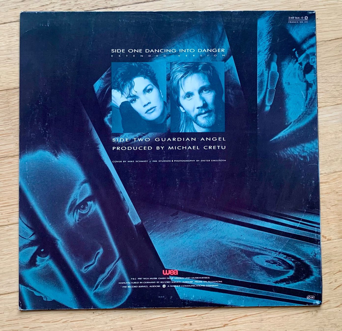 Dischi in vinile: Inker & Hamilton Dancing into Danger 12"Maxi – Usato da Zürich venduto da Fieber 1
