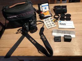 Minolta 7000 Fotokamera mit Tasche und Bedienungsanleitung