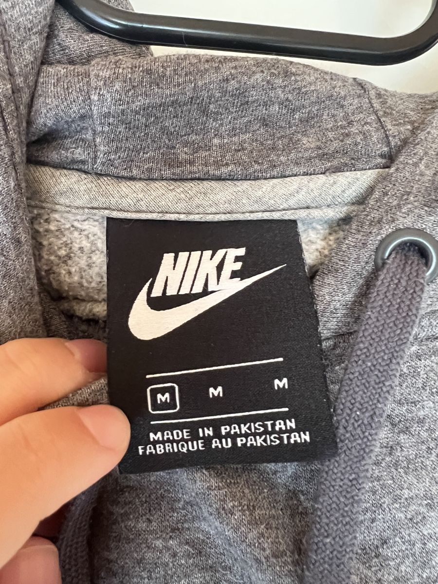 Nike Maglioni & Felpe: Pull à capuche Nike gris clair |taille M – Usato da Bossonnens venduto da noemie_01 1