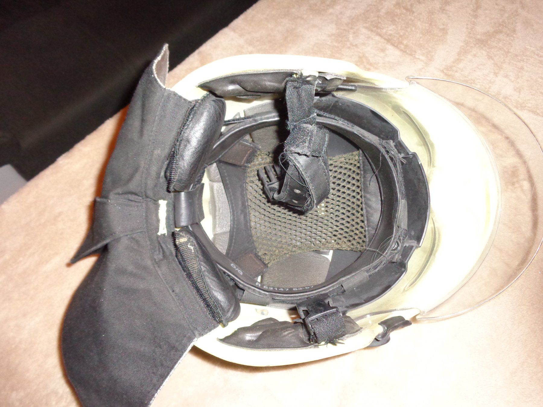 Pompieri: Feuerwehrhelm Original mit nackenschutz – Usato da Liestal venduto da Gecko16 4