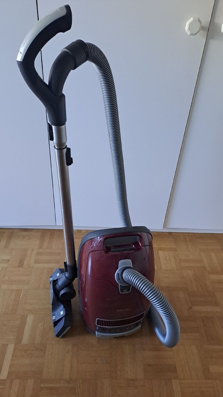 Miele Aspirapolveri & Accessori: Miele C3 Staubsauger – Usato da St.Gallen venduto da kura78