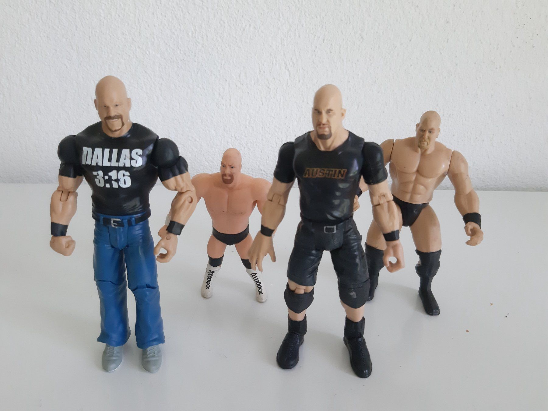WWE Figurines: WWE Lot  4 Action Figure - "Stone Cold" Steve Austin – D'occasion à Buchs SG par Bray_Law