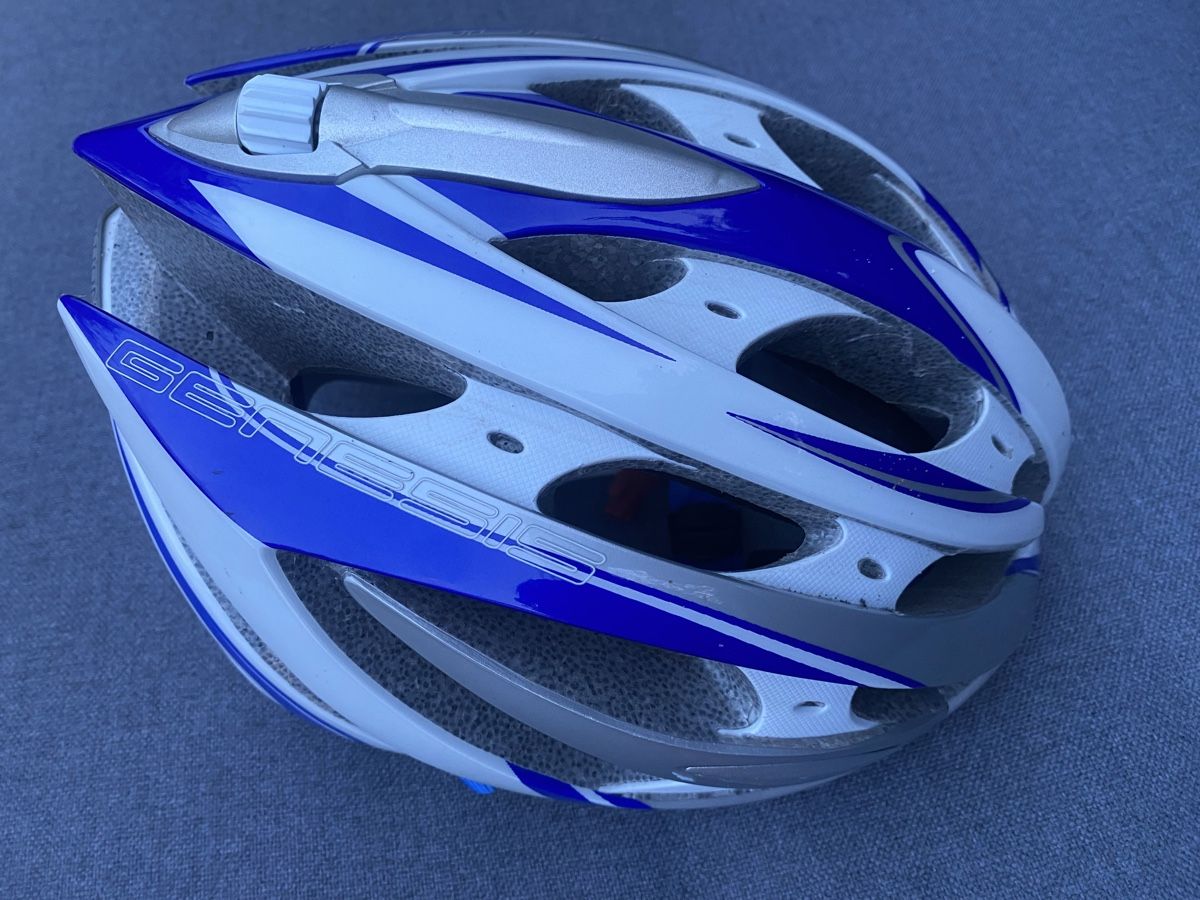 Helme: Damen Velohelm nur 2x gebraucht – Neu (gemäss Beschreibung) aus Dornach von flurym