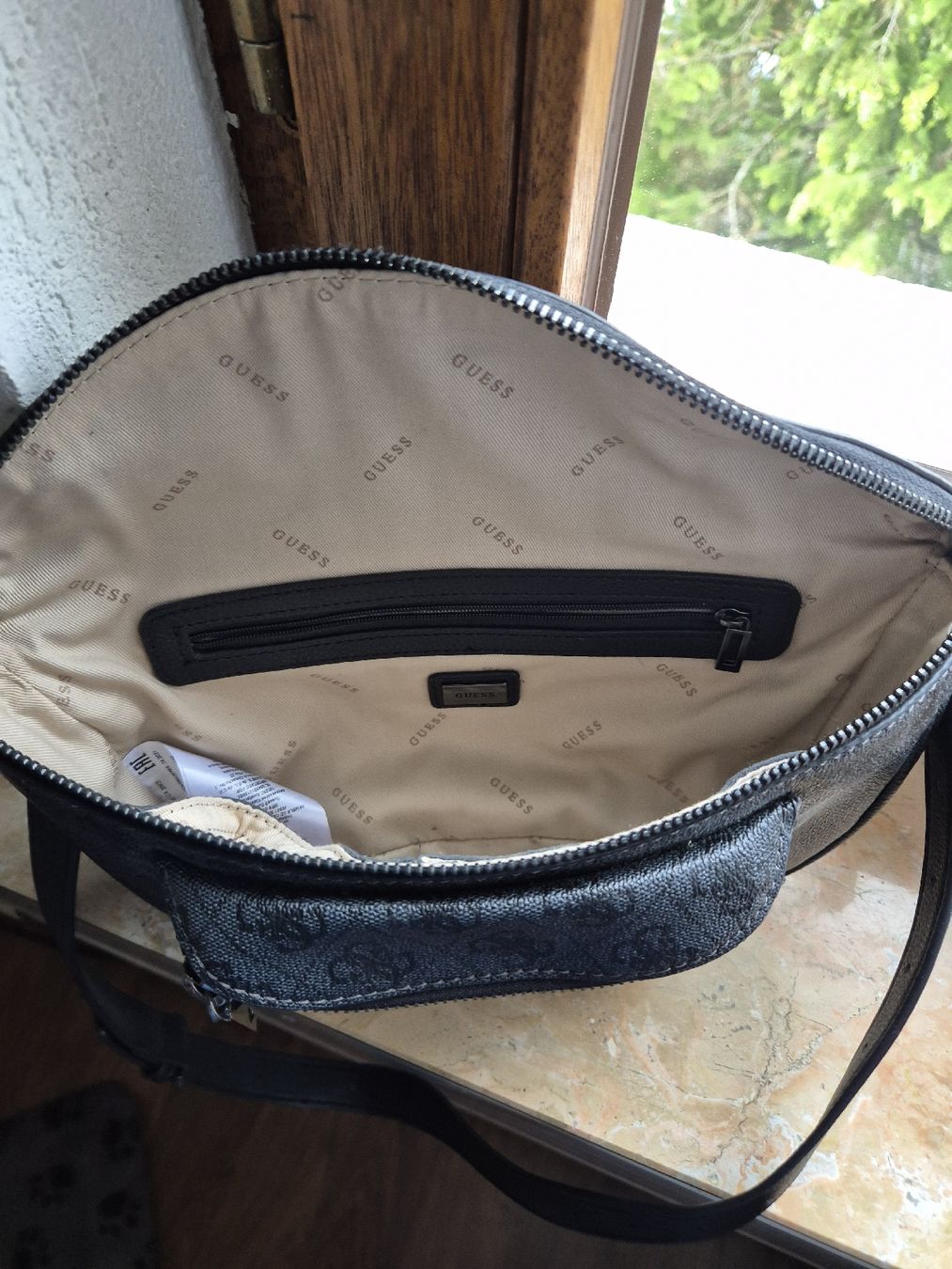 Guess Borse da donna: GUESS Umhänge Tasche – Usato da Schaffhausen venduto da monikaD010203 2