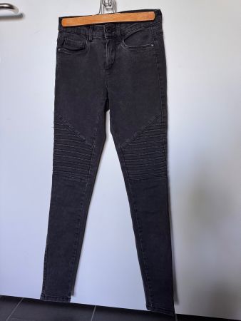 Sehr schöne Only Jeans Gr. XS/32 in grau anthrazit