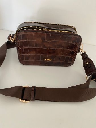 Tasche in Braunem Krokooptik