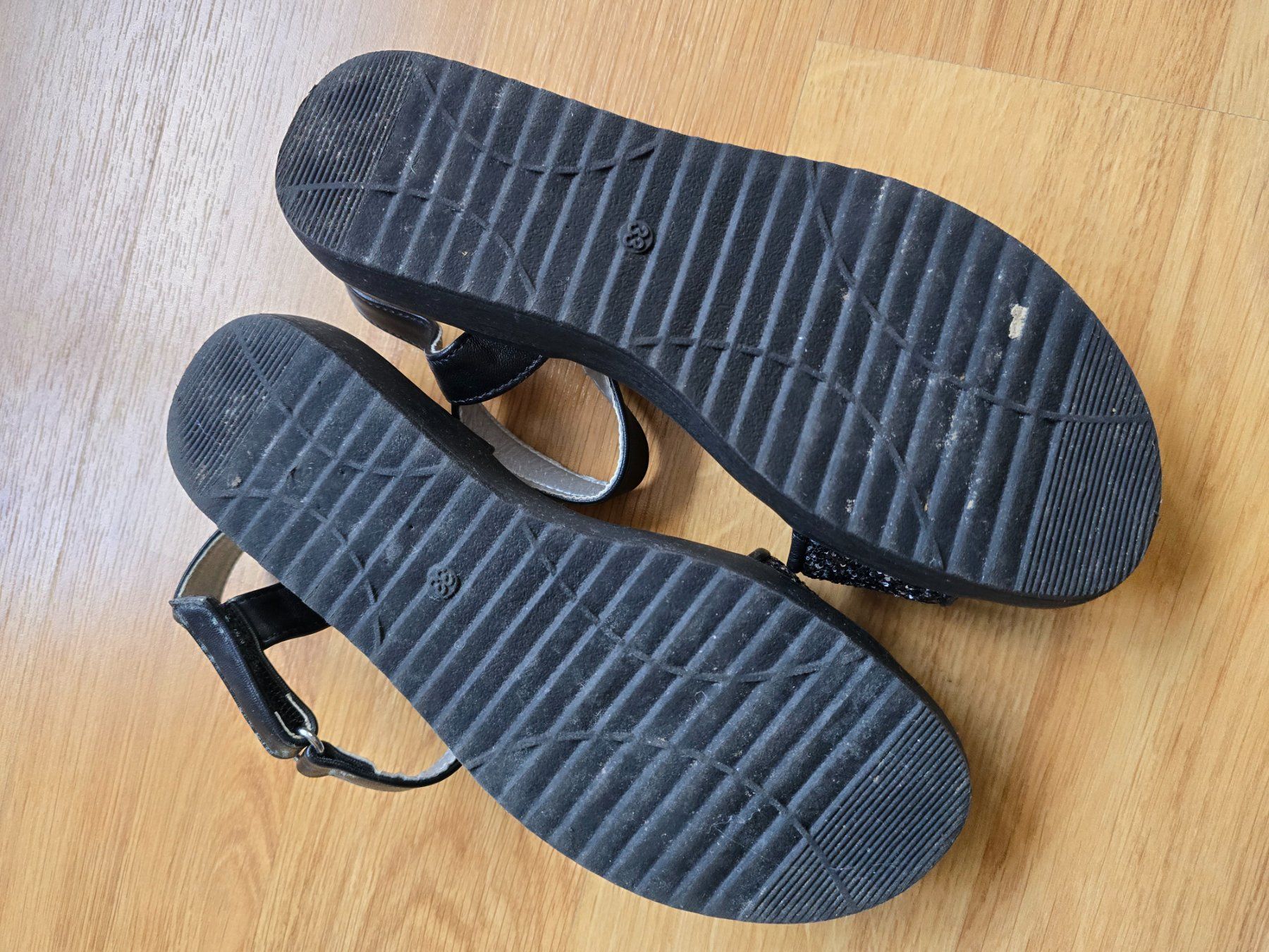 Scarpe per ragazze: Sandalen Gr. 33 – Usato da Büttikon AG venduto da Amineah 2
