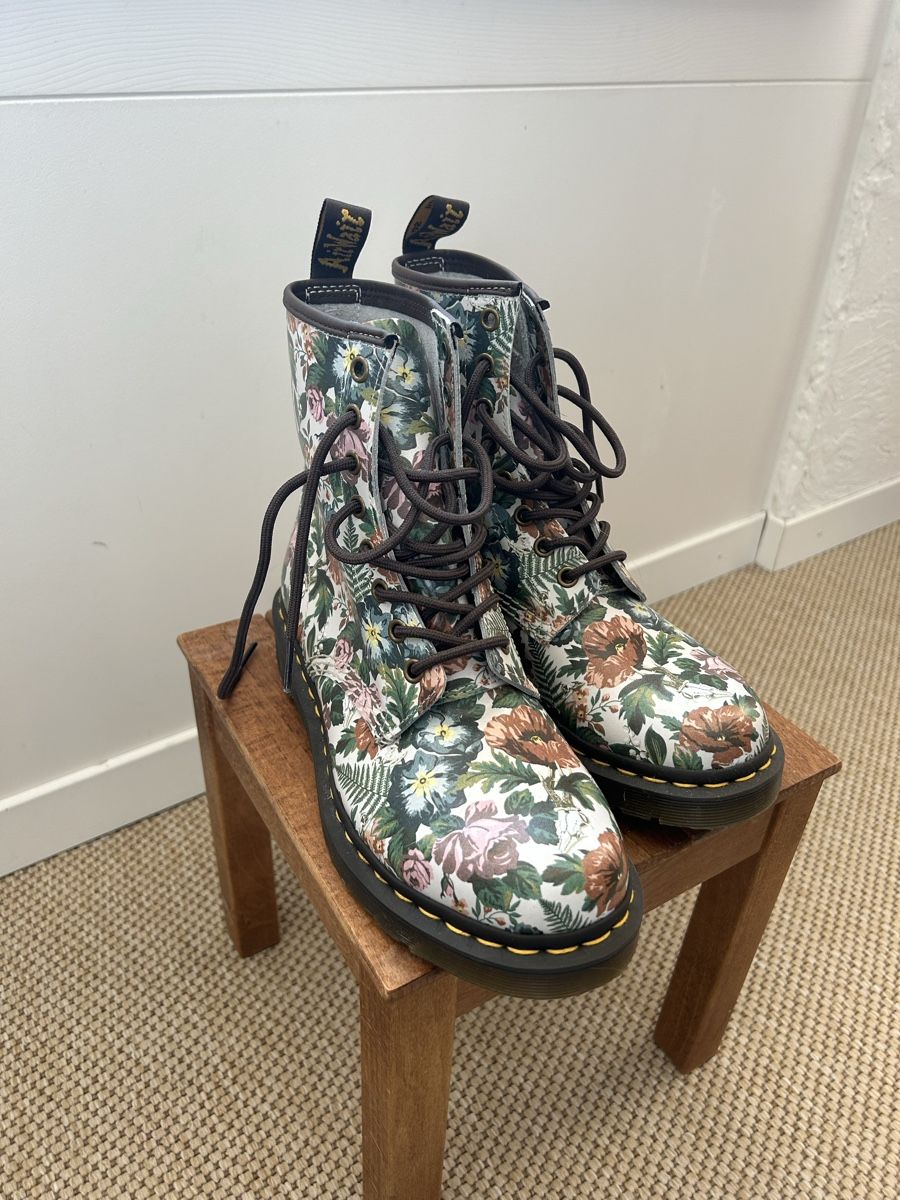 Dr. Martens Scarpe da donna: Dr. Martens Boots geblümt – Nuovo (secondo la descrizione) da Wohlen b. Bern venduto da Honeypie