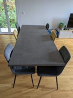 Extendable dining table - in perfect condition