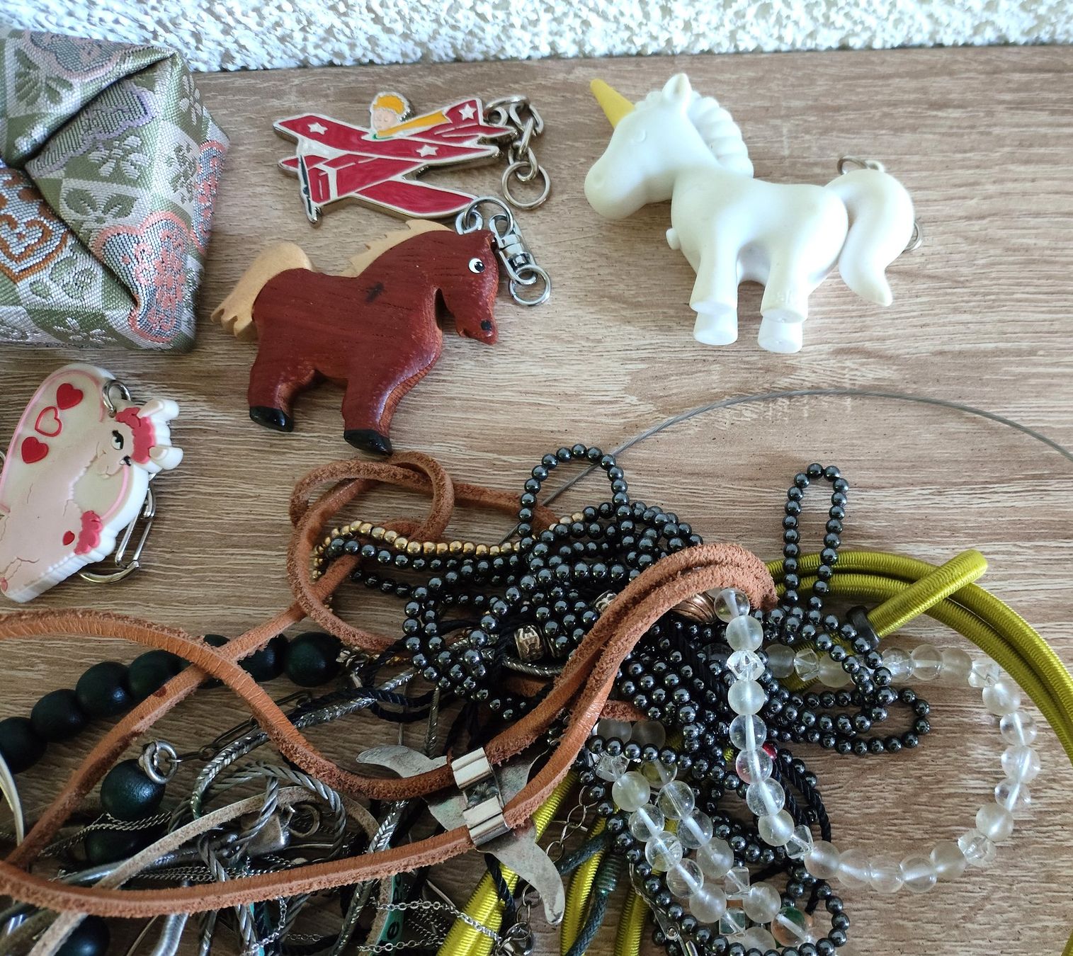 Sonstiger Schmuck: Lot porte-cles, bijoux differentes – Gebraucht aus Grandson von proekt 2