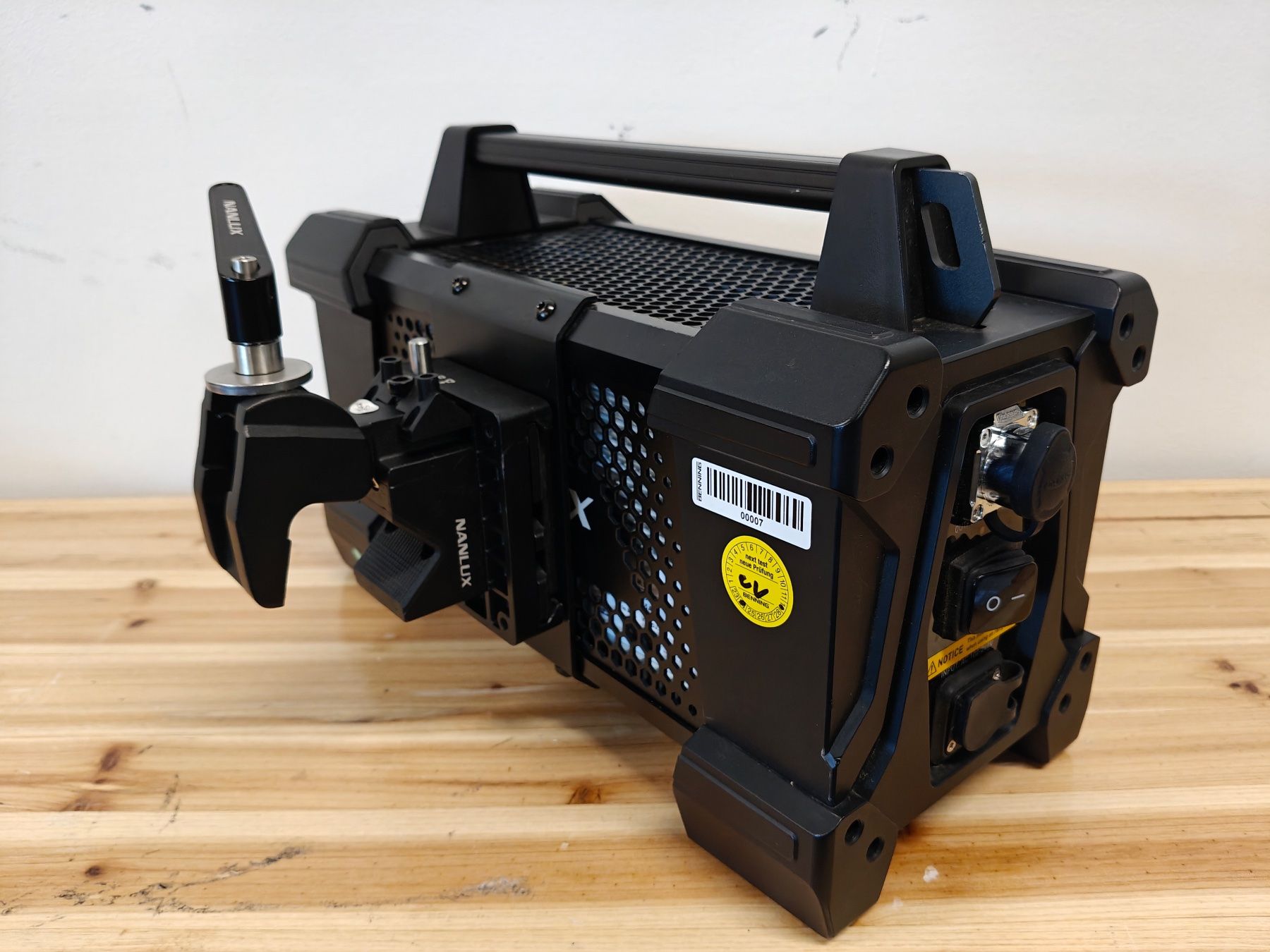 Lampade: Nanlux Evoke 1200D LED Filmscheinwerfer Kit mit Flight Case – Usato da Schlieren venduto da CINElight 2
