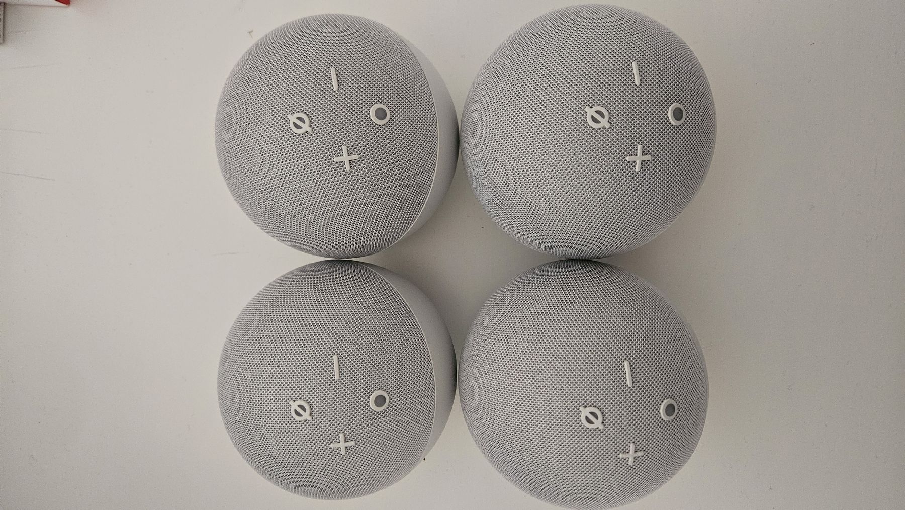 Amazon Casse acustiche: 4x Alexa Echo Dot 4. Gen. Smart Speaker Grau (mit Kabel) – Nuovo (secondo la descrizione) da Baden venduto da hau_y86m