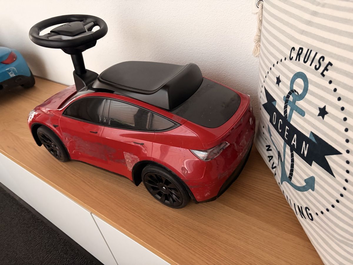 Veicoli per bambini: Kinder Rutschauto Tesla Model Y rot gebraucht – Usato da Seelisberg venduto da Ernst_Tr 1