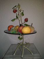 Alte Fruchtschale aus Glas mit Metallständer