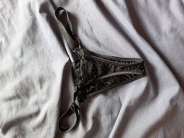 String dentelle noir