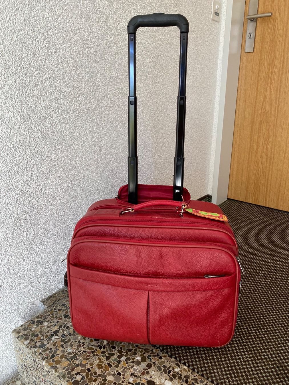 Reisekoffer: Rollkoffer Leder rot fürs Büro – Gebraucht aus Russikon von Honolulu-2019