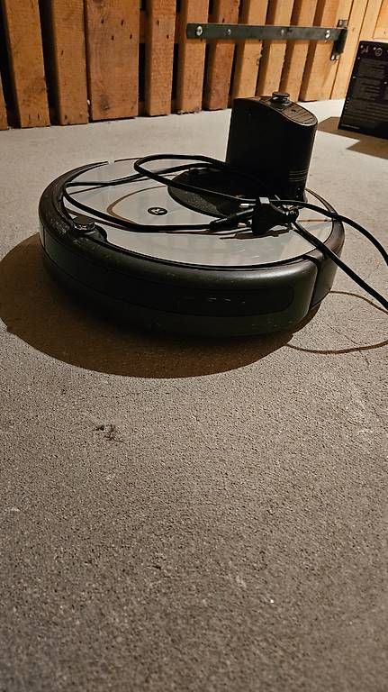 Irobot Aspirapolveri & Accessori: Aspirateur robot iRobot Roomba 698 – Usato da Yverdon-les-Bains venduto da JasonR 1