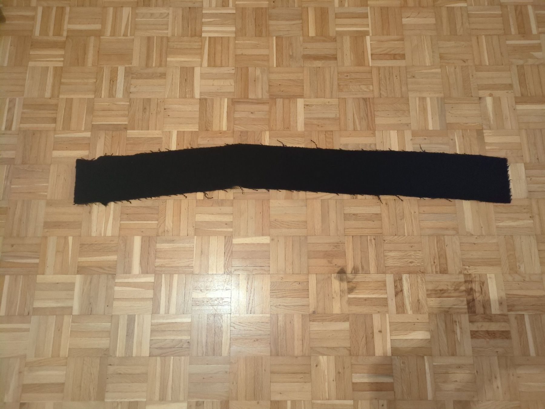 Foulard & Sciarpe: Schwarzer Schal aus Merinowolle – Usato da Emmenbrücke venduto da ghostvamp1re