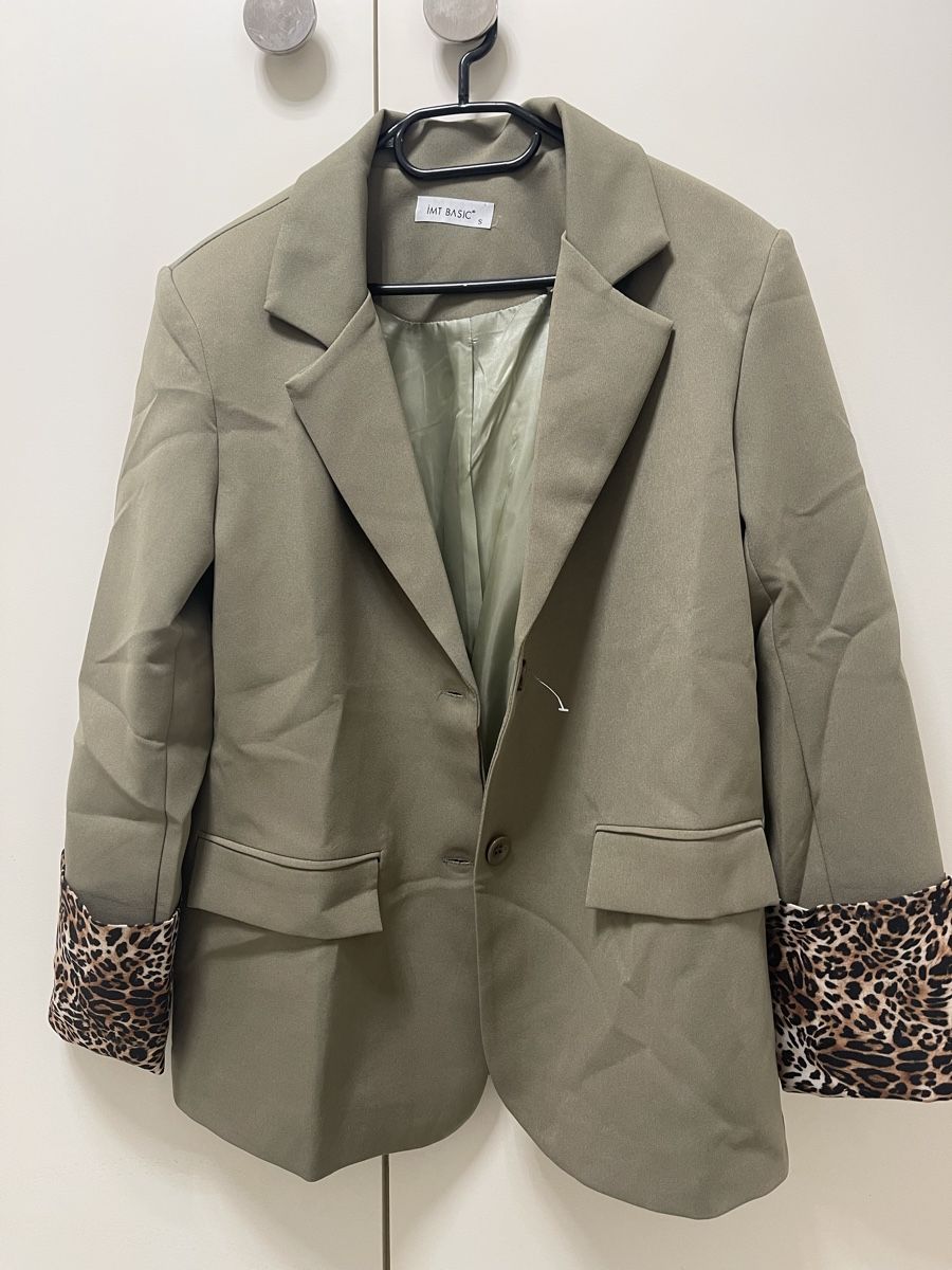 Vestes: Khaki Blazer Gr S mit Leopard Ärmel – Neuf (Voir description) à Bassersdorf par Sandy456 1