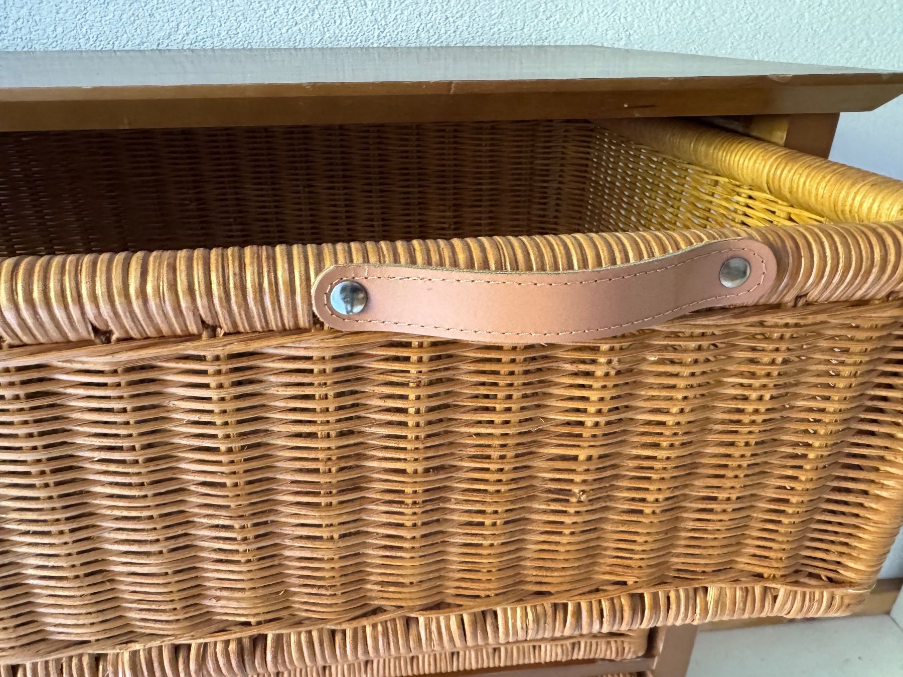 Commodes: Rattan Kommode mit 4 Schubladen – D'occasion à Suhr par adr_9nkb 4