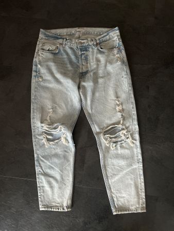 Zara Jeans hellblau mit Rissen gebraucht in gutem Zustand