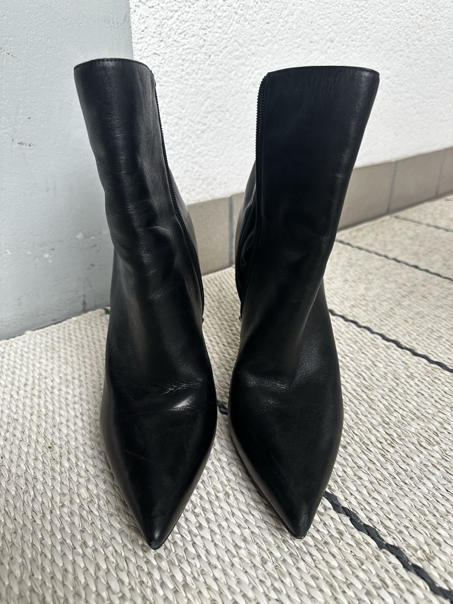Guess Scarpe da donna: Black leather Guess stiletto ankle boots 40 – Usato da Zürich venduto da kas_g26m