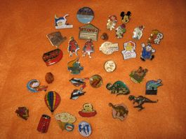 verschiedene Sammler Pins , z.B. Coca Cola Dose, Dinos