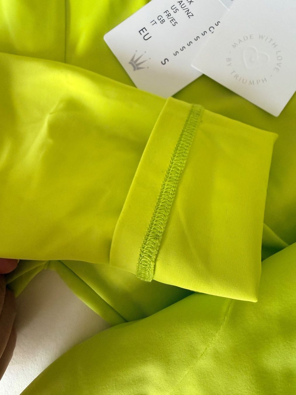 Triumph Costumi da bagno & Bikini: TRIUMPH, Badekleid Langarm SUMMER Mix & Match, Gr. S, Neonge – Nuovo e nell'imballaggio originale da Rudolfstetten venduto da gst_g7xl 8