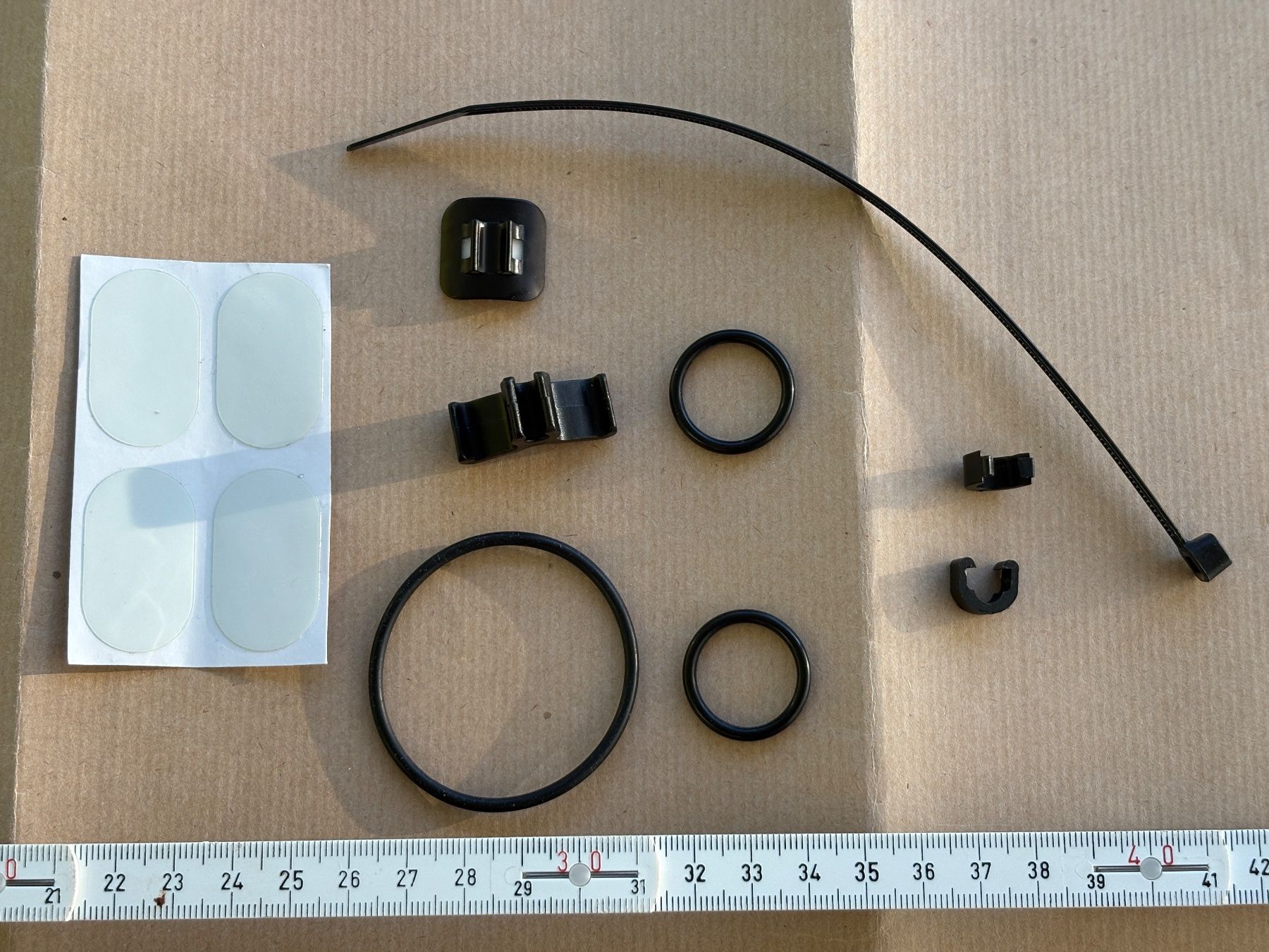 Altro Materiale elettrico: Kabelhalter Set schwarz neuwertig – Nuovo (secondo la descrizione) da Wettswil venduto da Aricola