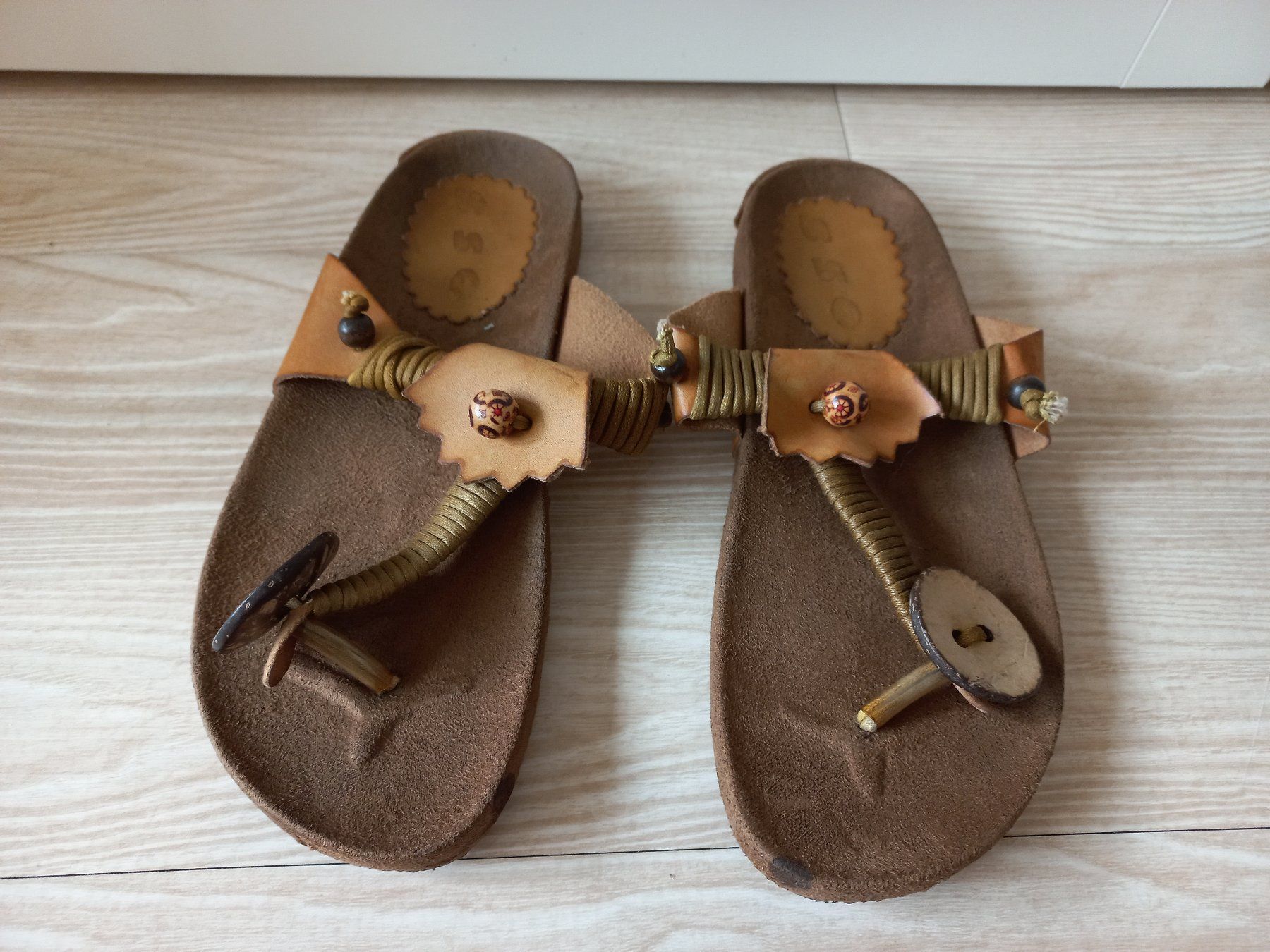 Damenschuhe: Chaussons en cuir – Gebraucht aus Châtelaine von kbabs 1