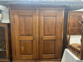 Antiker Schrank, Weichholz massiv, 2-türig,
