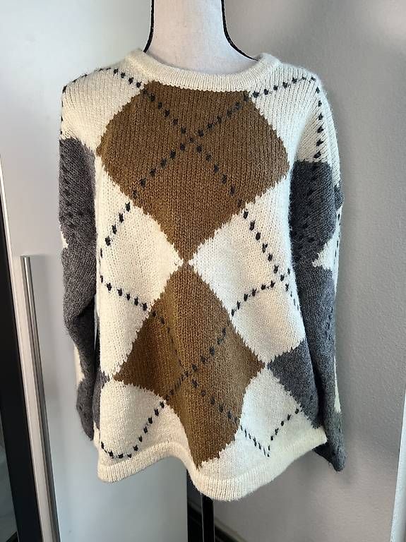 Pullover & Sweatshirts:  Pullover  Stylisches Muster | Grösse L – Gebraucht aus Urdorf von Marybyii