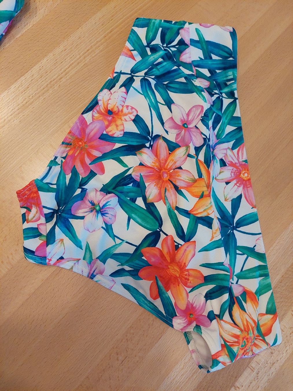 C&A Costumi da bagno & Bikini: Badeanzug Blumenmuster Grösse 38 2 Teilig Umstandsmode – Usato da Gränichen venduto da JaelRoost 1