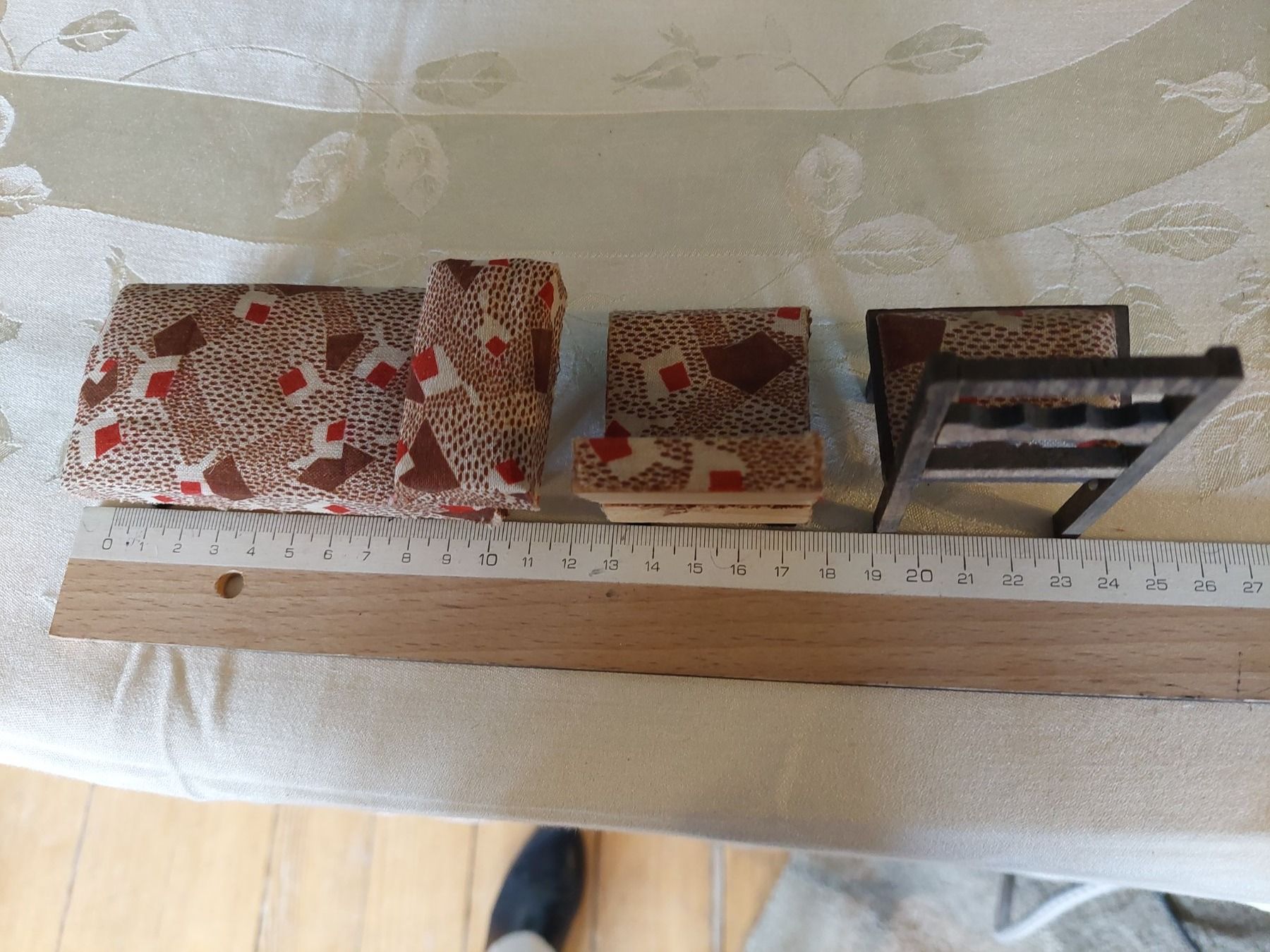 Case e mobili per bambole: Antikes herziges Puppenhauswohnzimmer – Usato da Otelfingen venduto da silver-moon 6