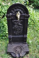 Frühlingsaktion Antiker Dorfbrunnen aus Frankreich ca 1920