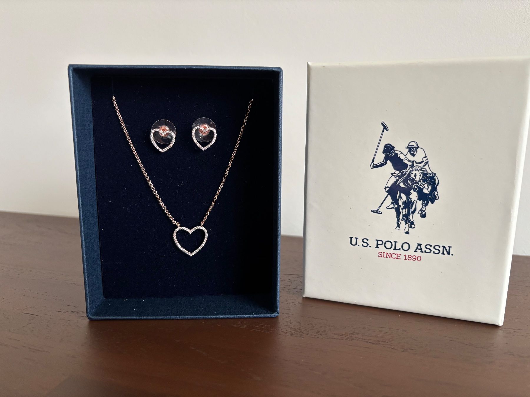 Altri gioielli: Heart Necklace & Stud Earring Set, Rose Gold – Nuovo (secondo la descrizione) da Zürich venduto da cha_jz8q
