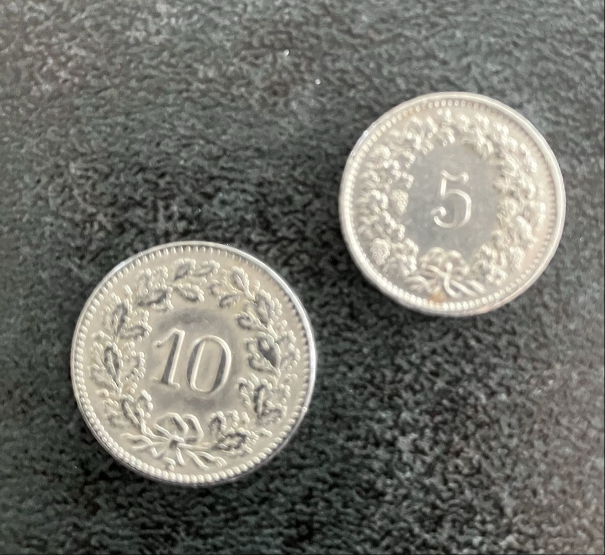 Alle Münzen: 10 Rappen 1921 und 5 Rappen 1966 – Gebraucht aus Bettwiesen von Zustand57