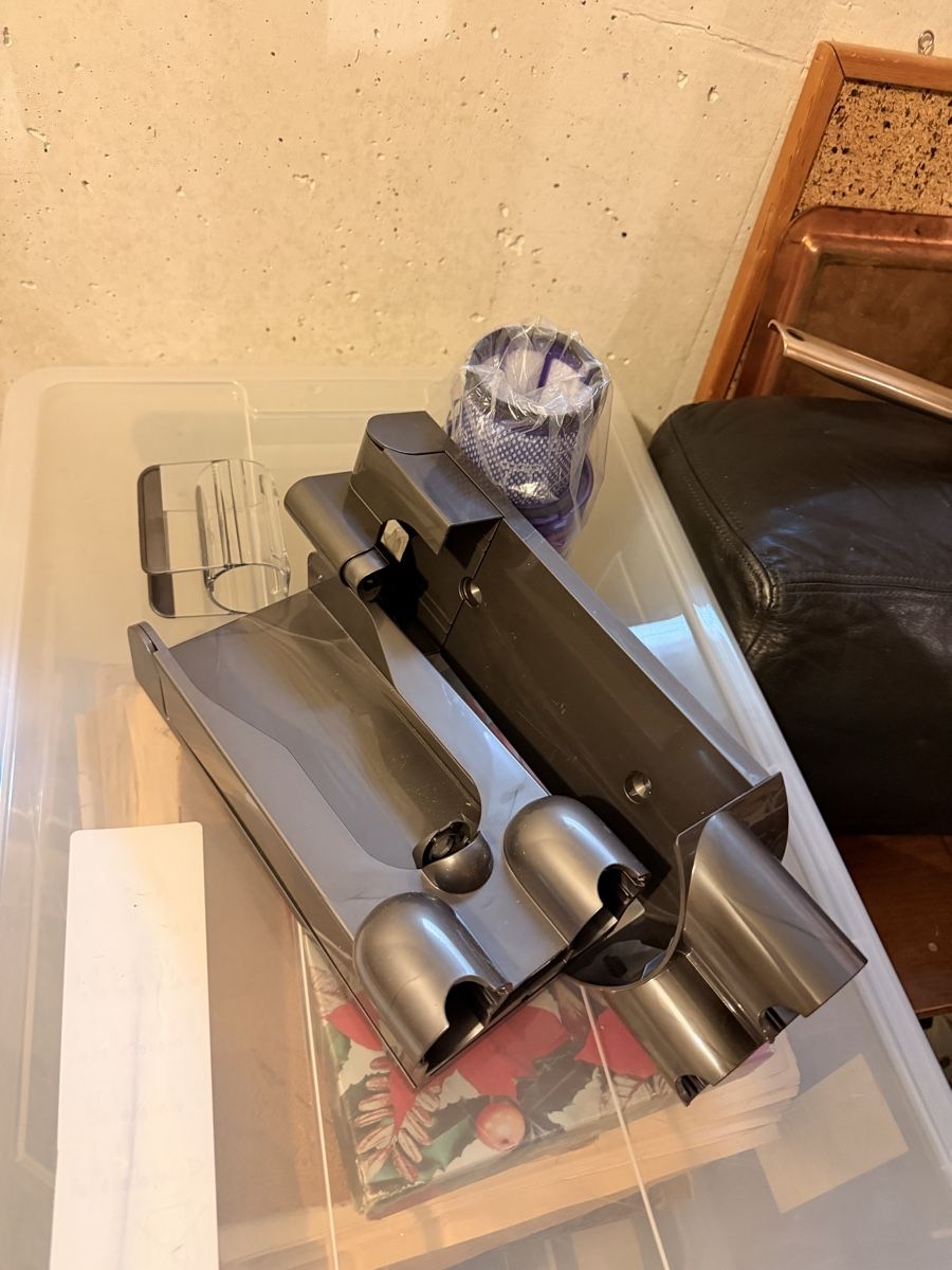 Dyson Aspirapolveri & Accessori: Dyson Aufsätze und Batterie – Usato da Horgen venduto da baluu_10