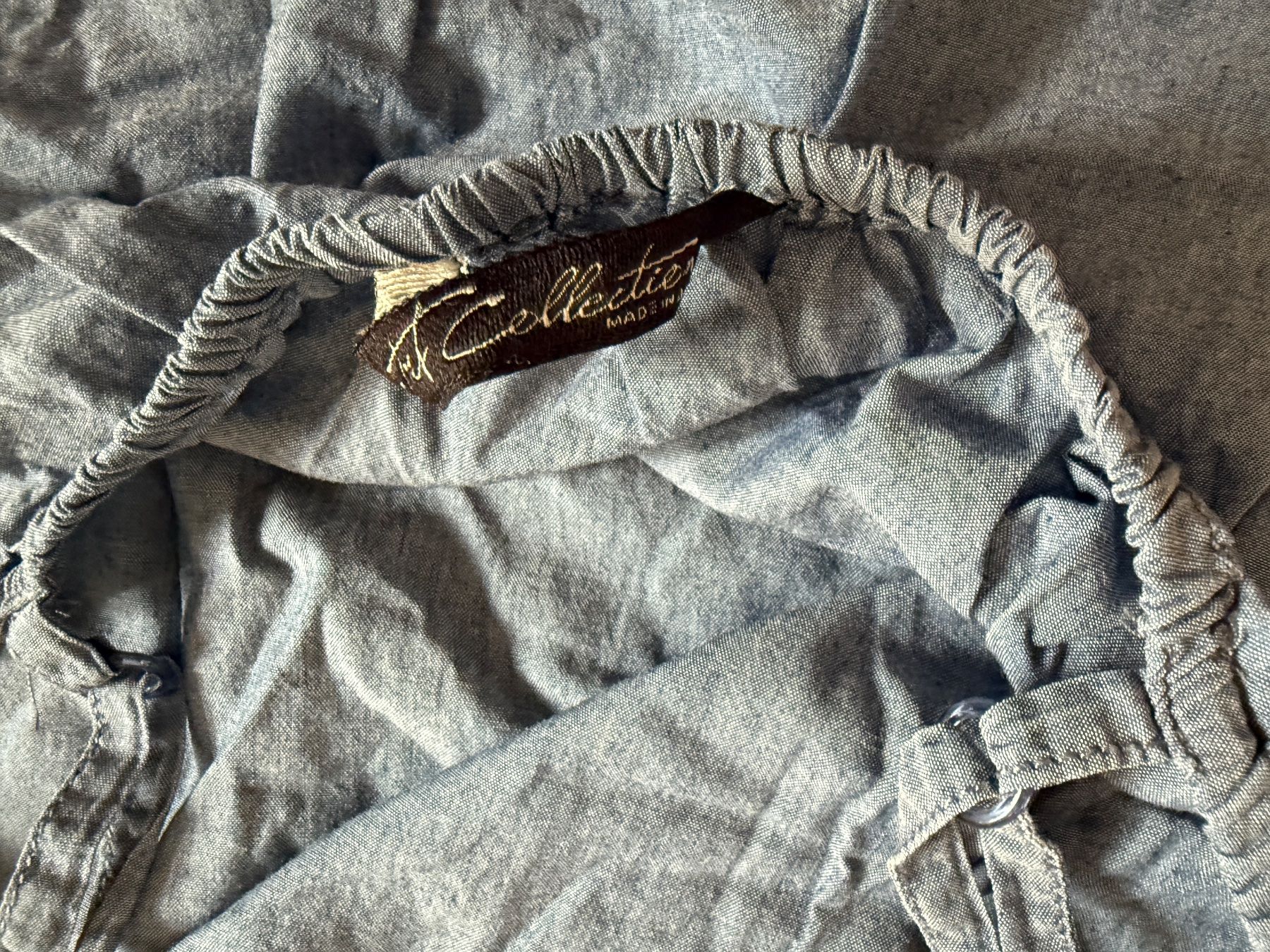 Tute: Mini-Jumpsuit aus den 00ern – Usato da Winterthur venduto da Bahareeba 3