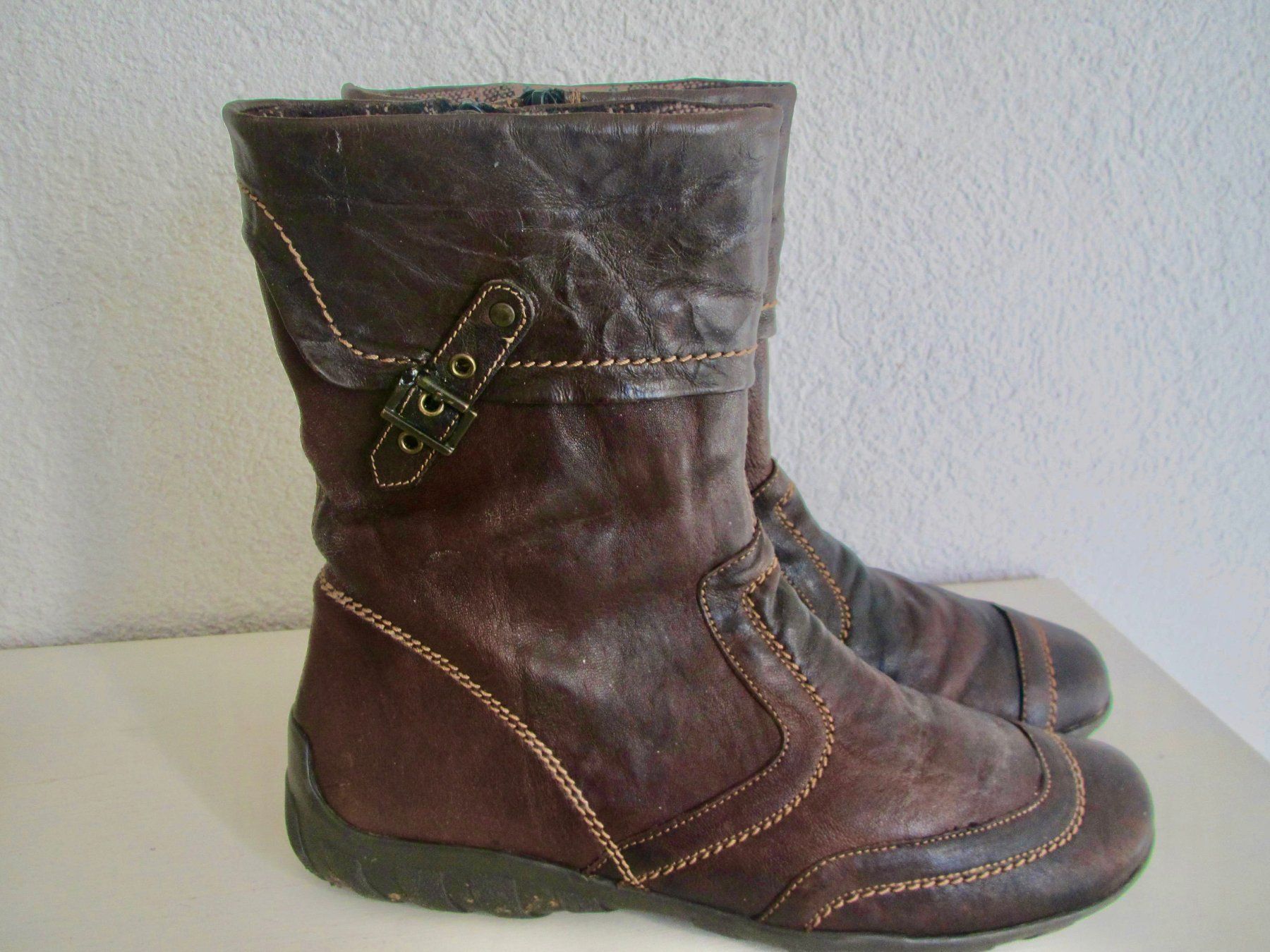 Chaussures femmes: BOTTINES REMONTE CUIR MARRON 41 – D'occasion à Murten par Selliot