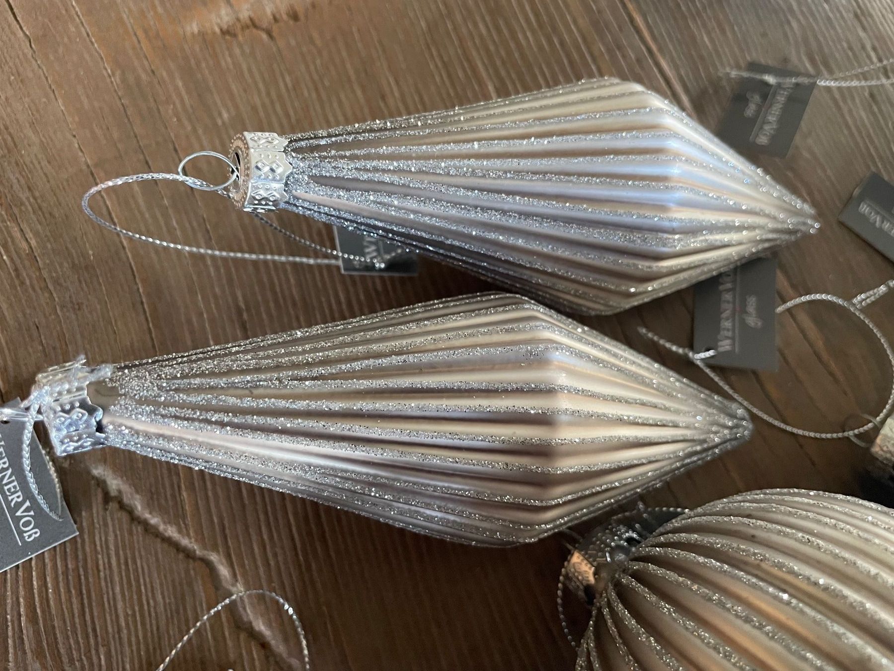 Tutte le decorazioni: Edle Weihnachtskugeln Silber mit Glitter in Glas/Neu/OVP – Nuovo e nell'imballaggio originale da Volketswil venduto da rubin74 1