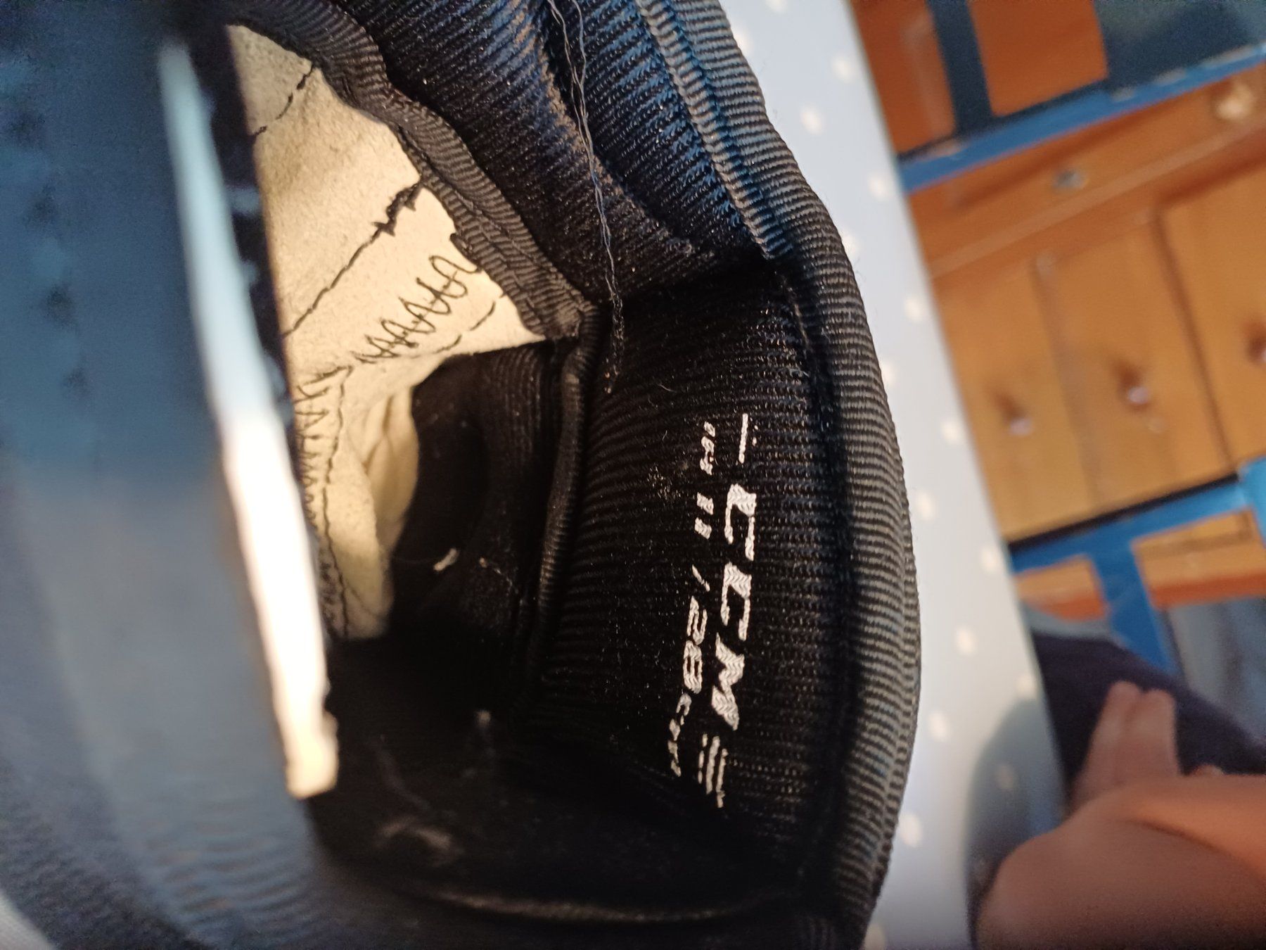 Guanti: CCM Eishockey Handschuhe – Usato da Zürich venduto da radicchiola 1