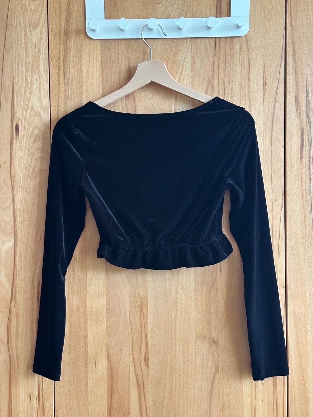 Zara Top: Schwarzes Samt Crop Top mit Schnürung – Usato da Schlieren venduto da car_2bwb 1
