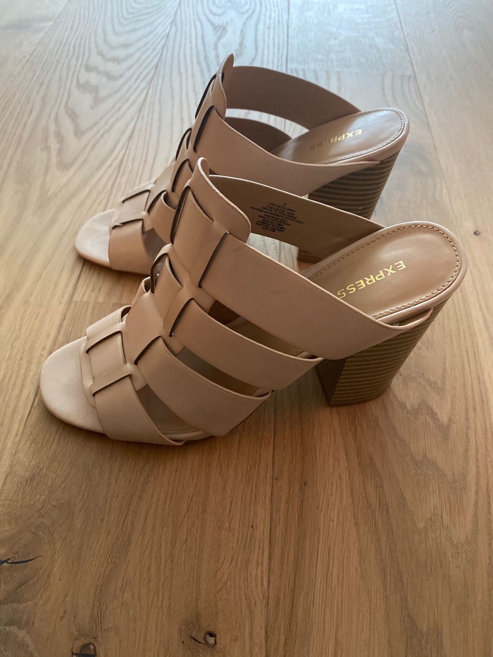 Damenschuhe: Sommerschuhe beige – Gebraucht aus Bolligen von Noeggeli10 1