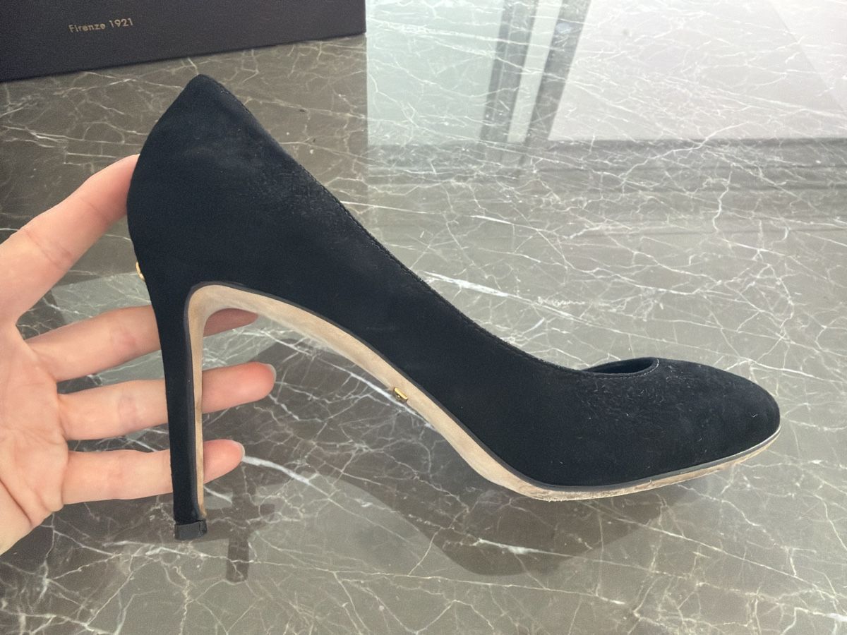 Gucci Damenschuhe: Gucci Pumps aus Wildleder, 38.5, Schwarz – Gebraucht aus Chur von kri_b5xv 5